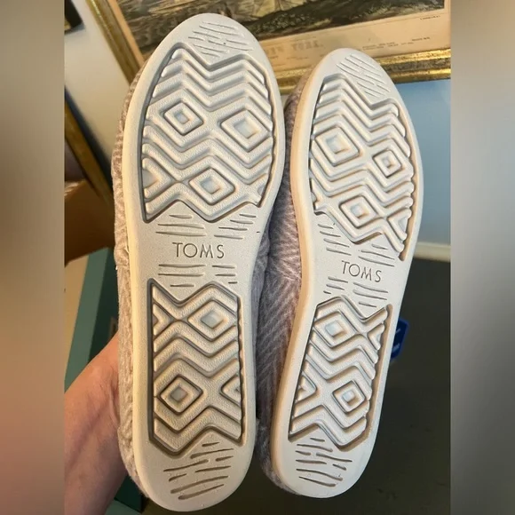 New Tom’s Alpagarta size 8.5 oatmeal brushed herringbone slip on flats - Picture 3 of 4